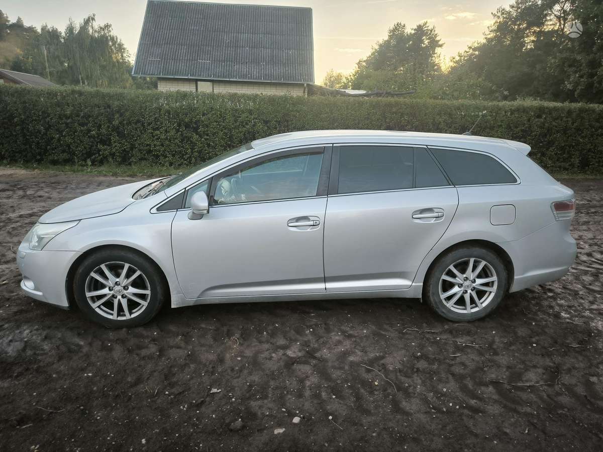 Toyota Avensis - 4