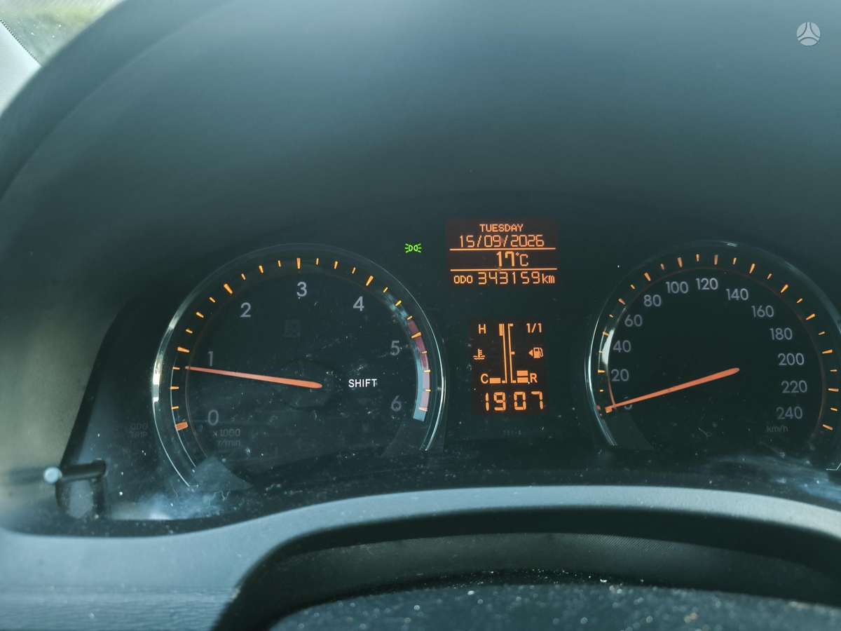 Toyota Avensis - 8