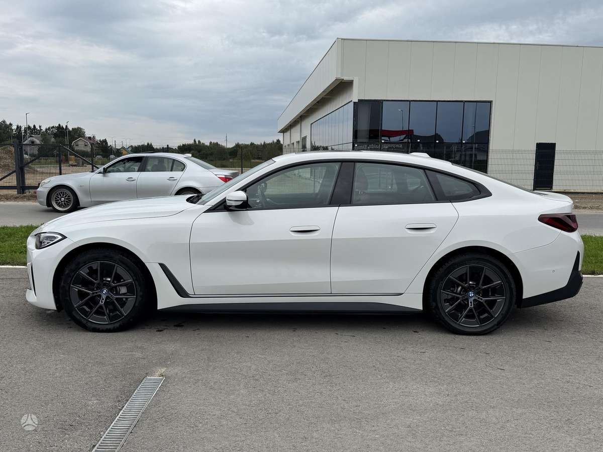 BMW i4, 70 kWh, hatchback