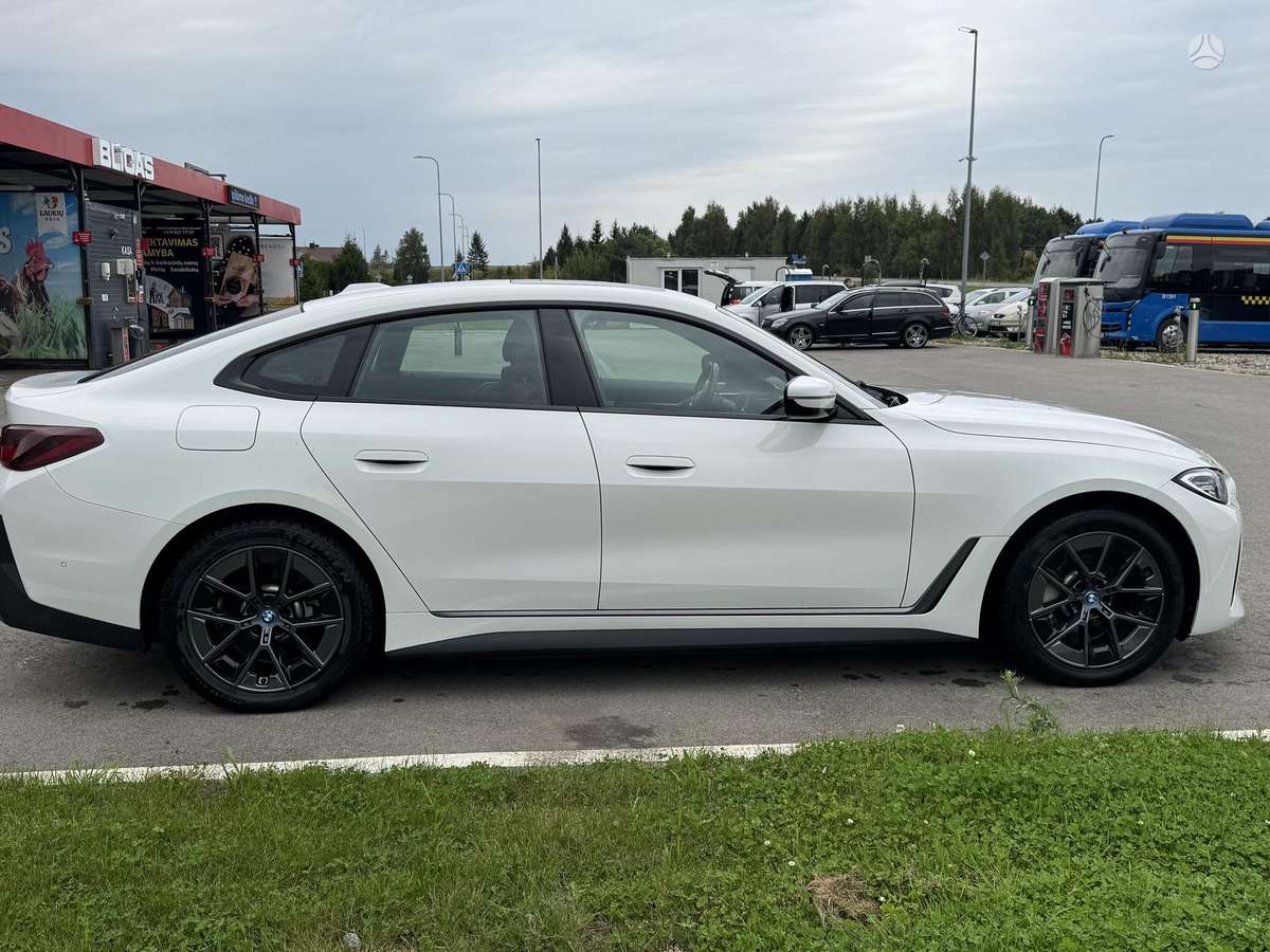 BMW i4, 70 kWh, hatchback
