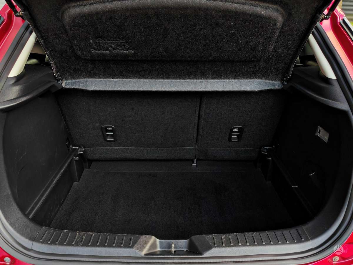 Mazda CX-3, 2.0 l., Внедорожник / Кроссовер