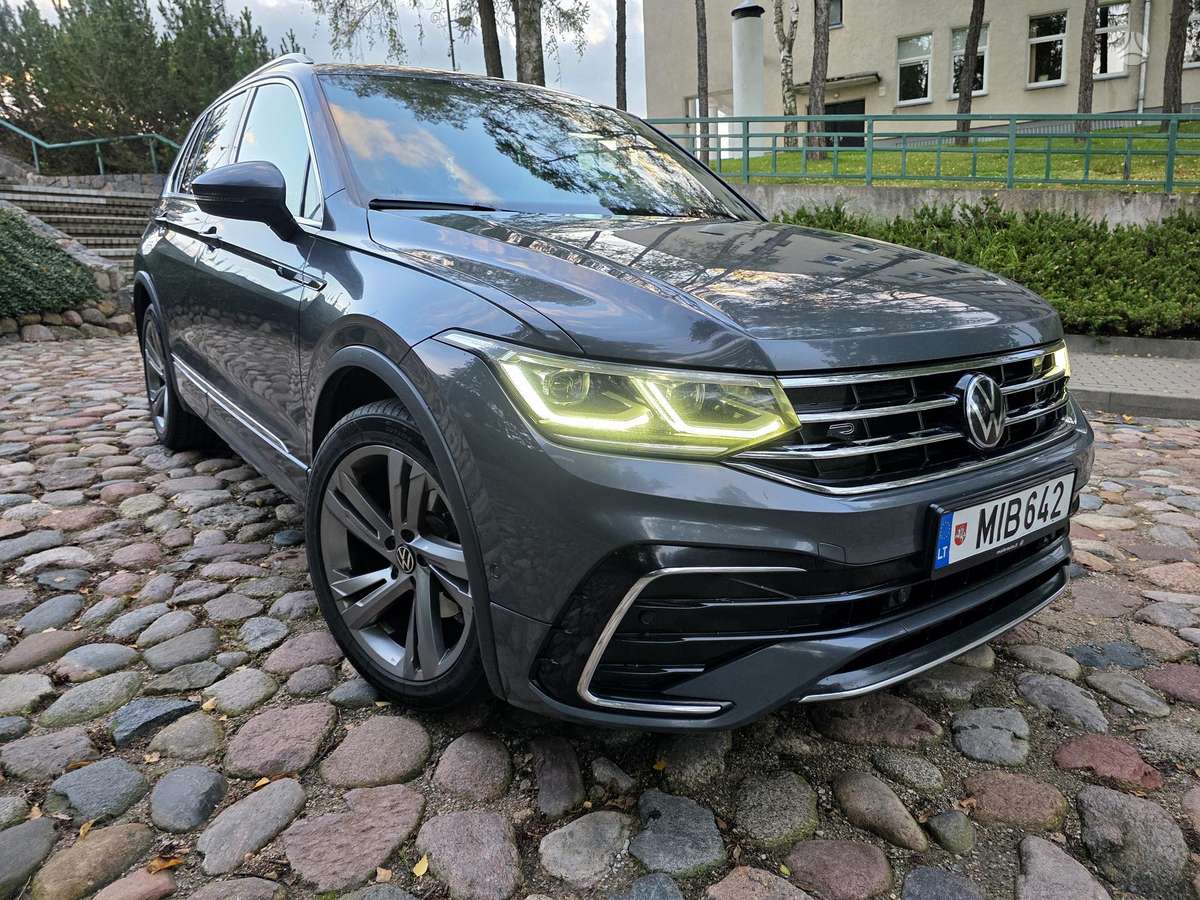 Volkswagen Tiguan - 1