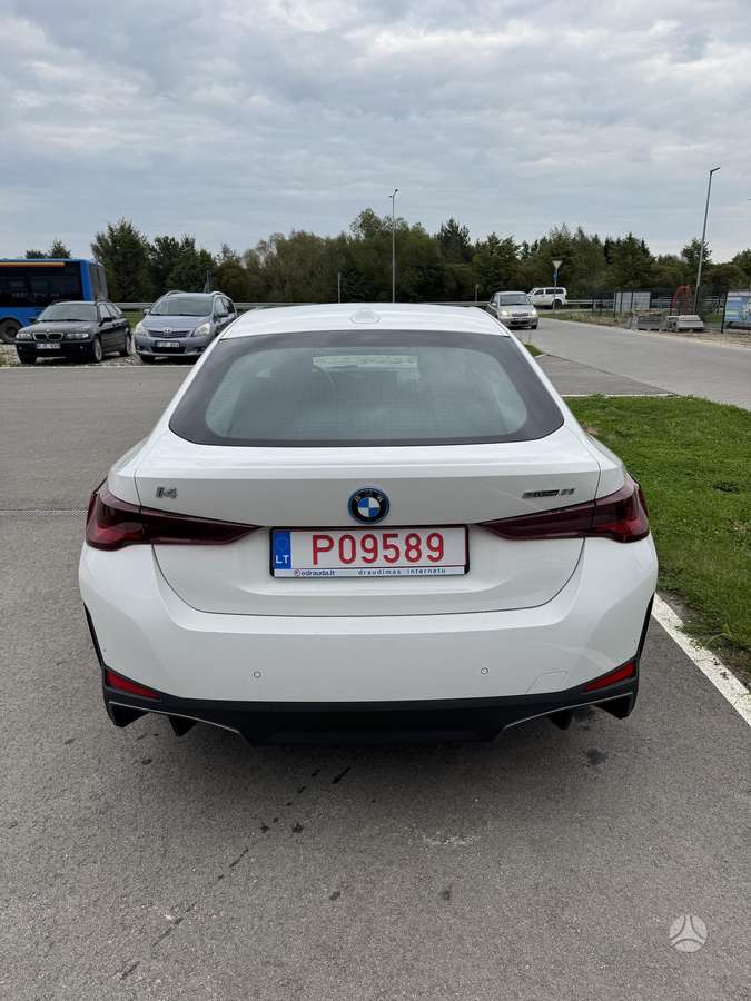 BMW i4, 70 kWh, hatchback