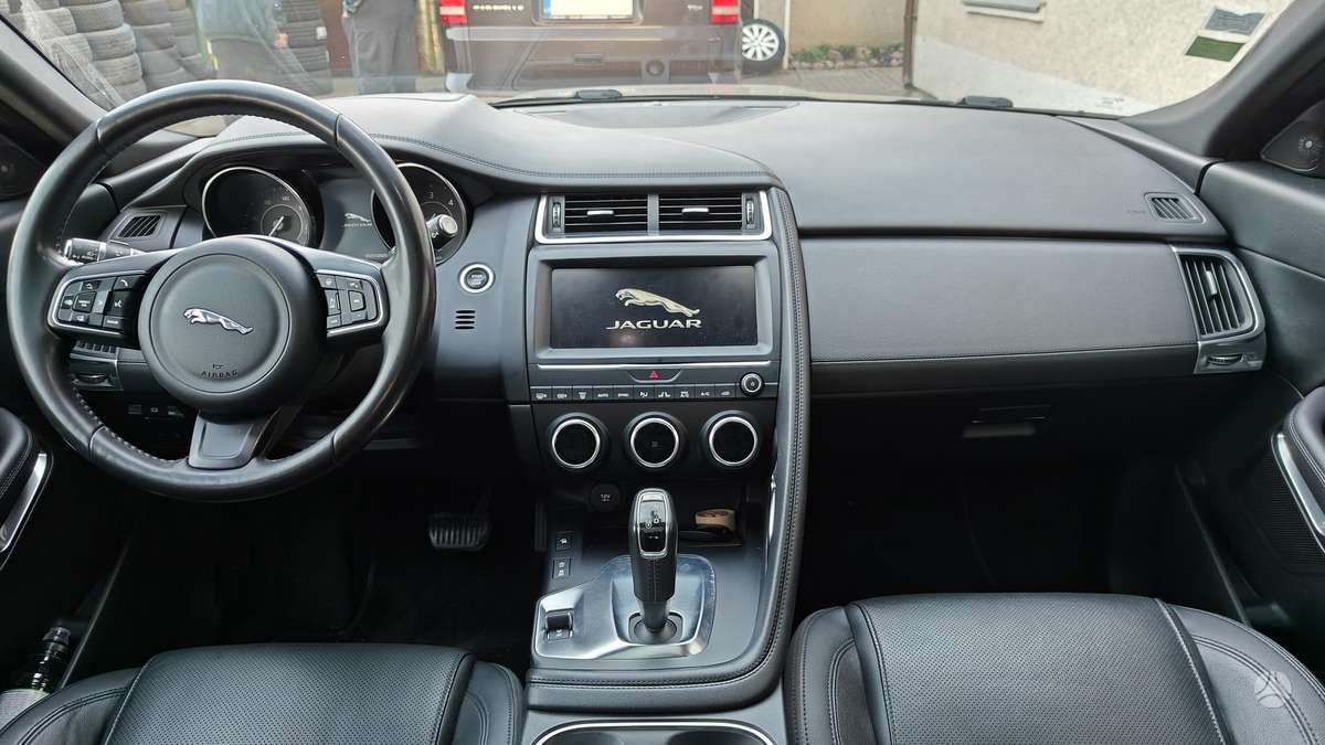 Jaguar E-Pace - 4