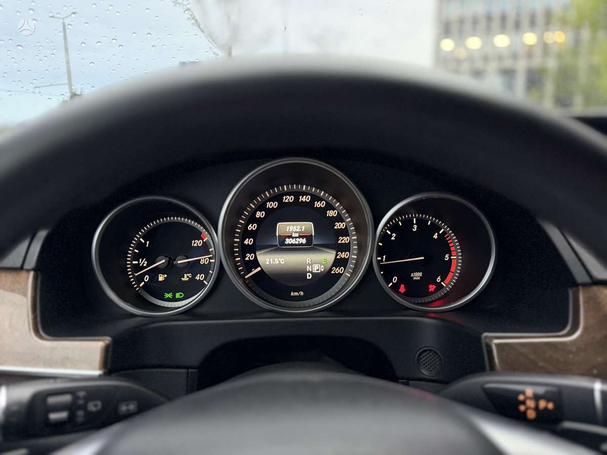 Mercedes-Benz E200 - 8