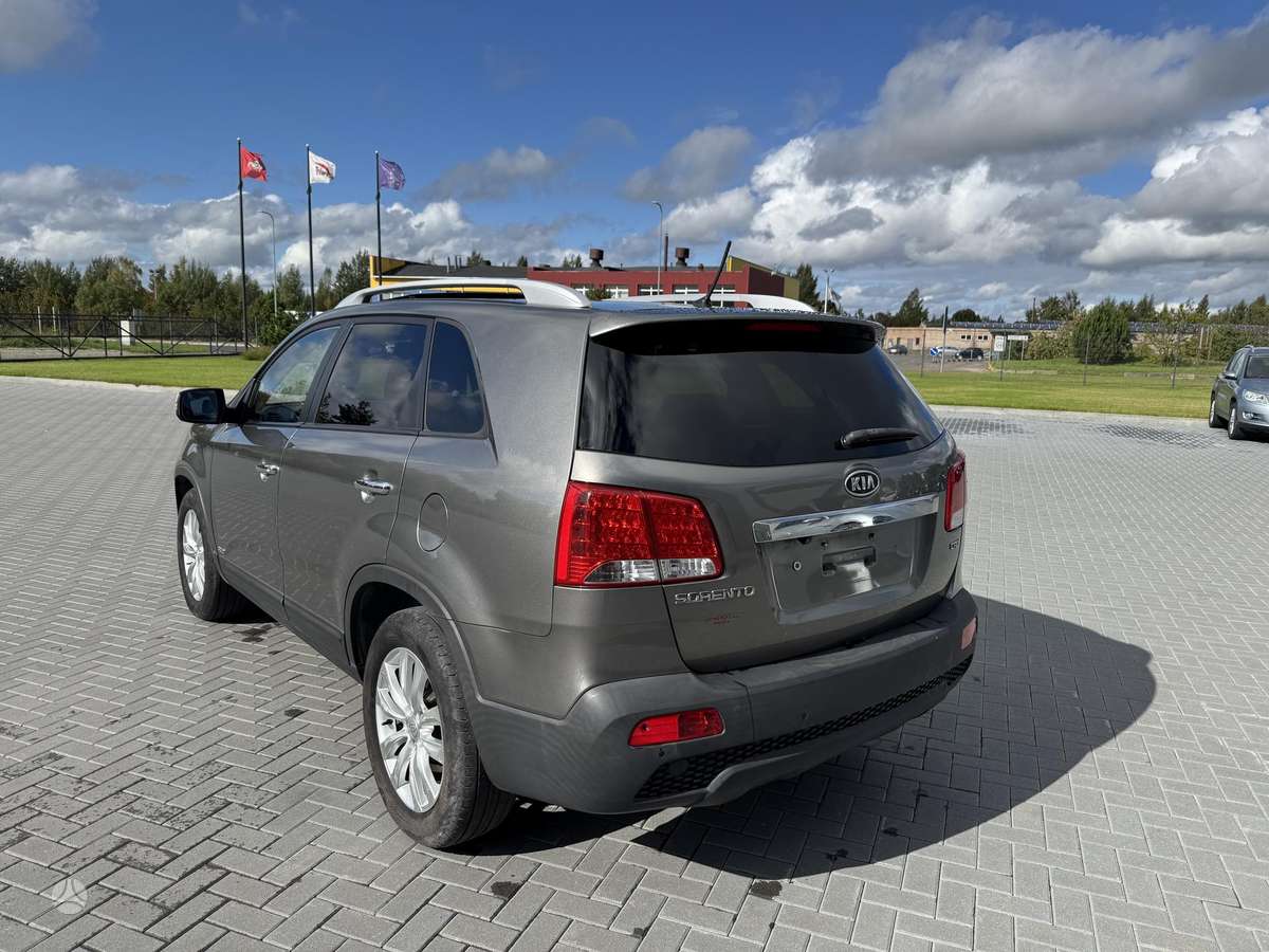 KIA Sorento - 4