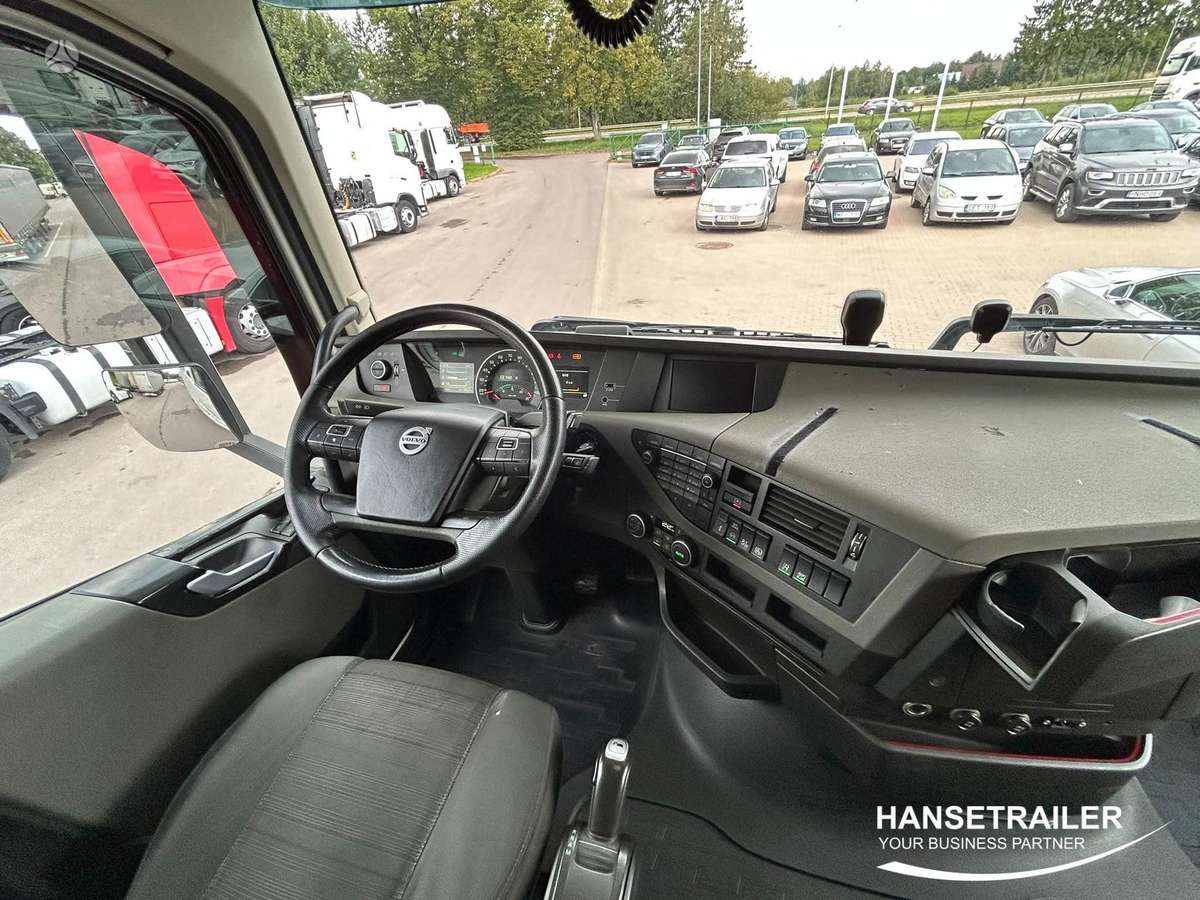 Volvo FH 42T, double sleeper