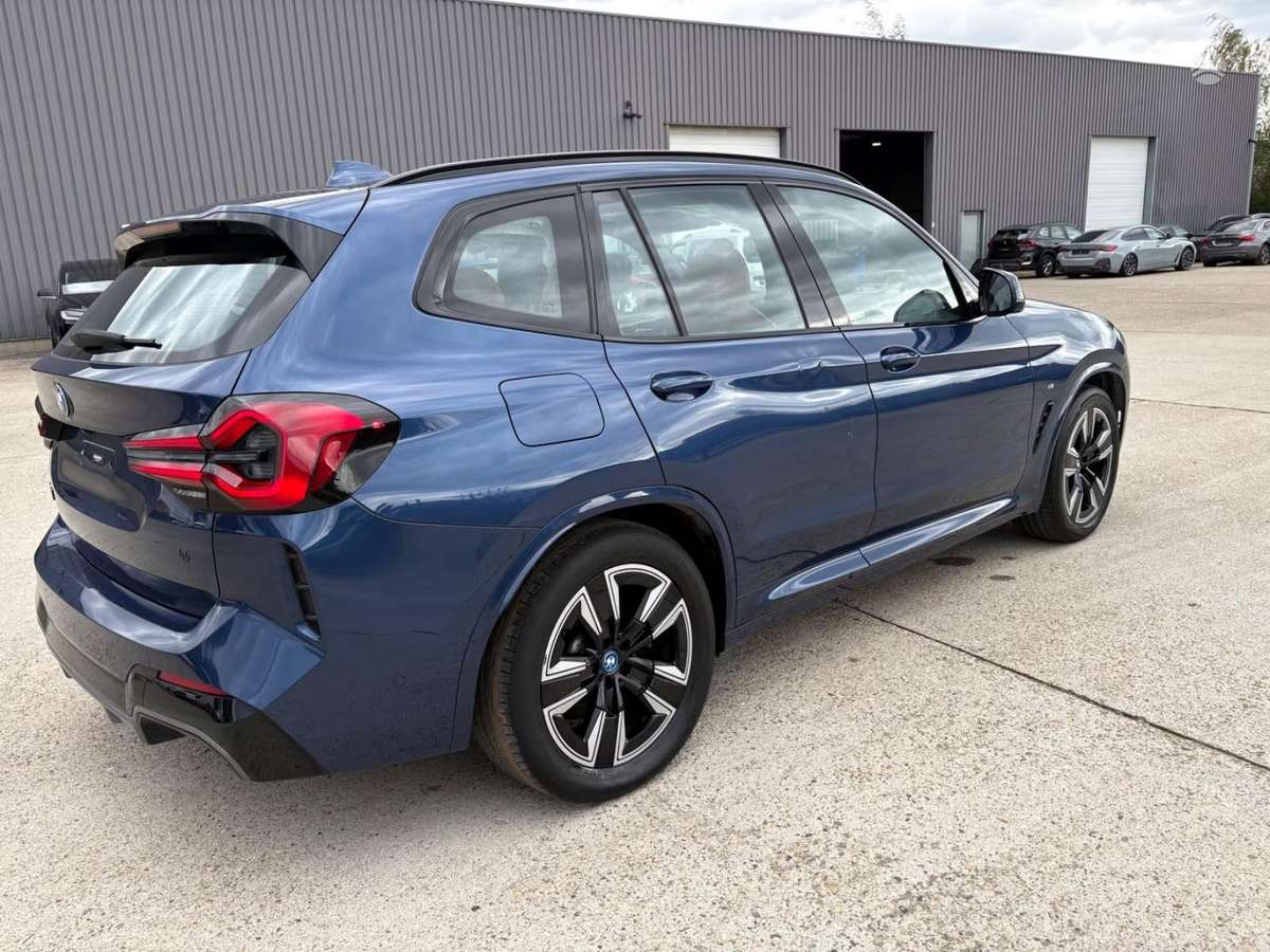 BMW iX3 - 4
