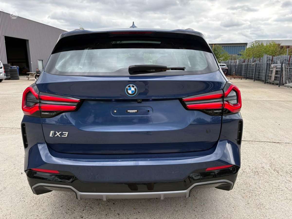 BMW iX3 - 6