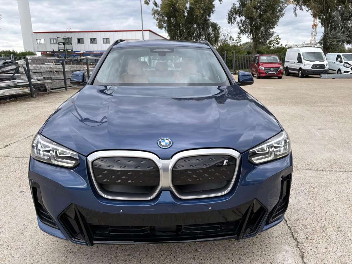 BMW iX3 - 7