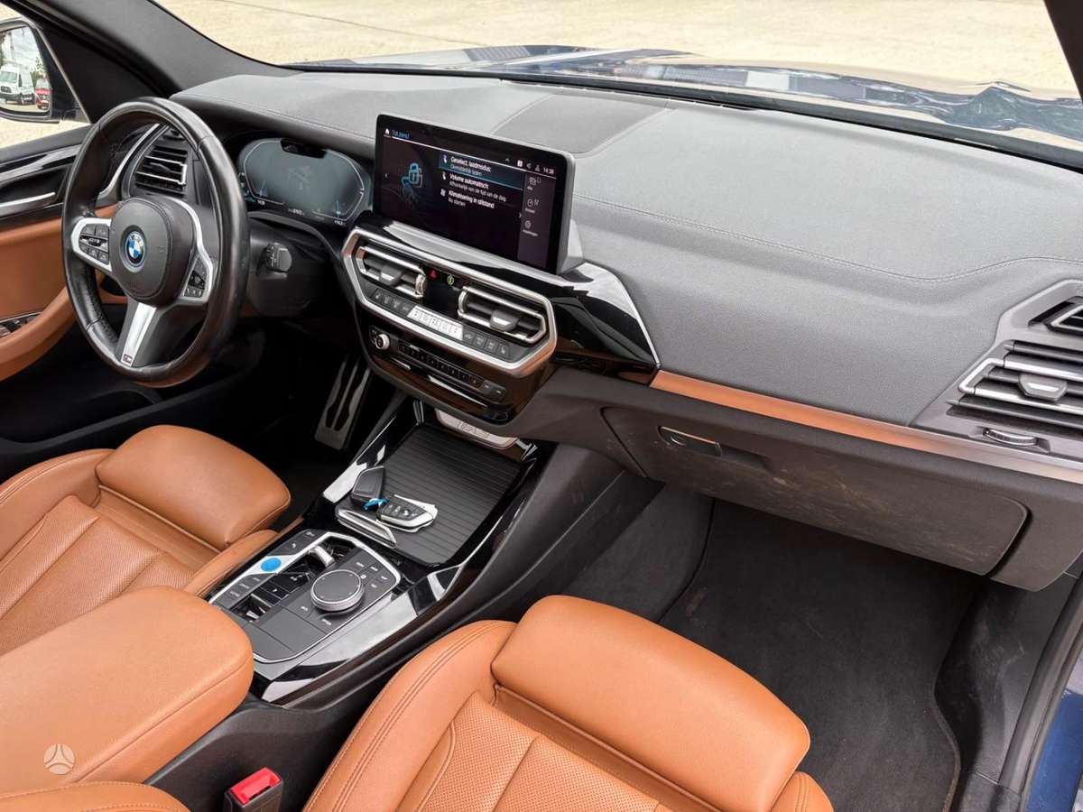 BMW iX3 - 12