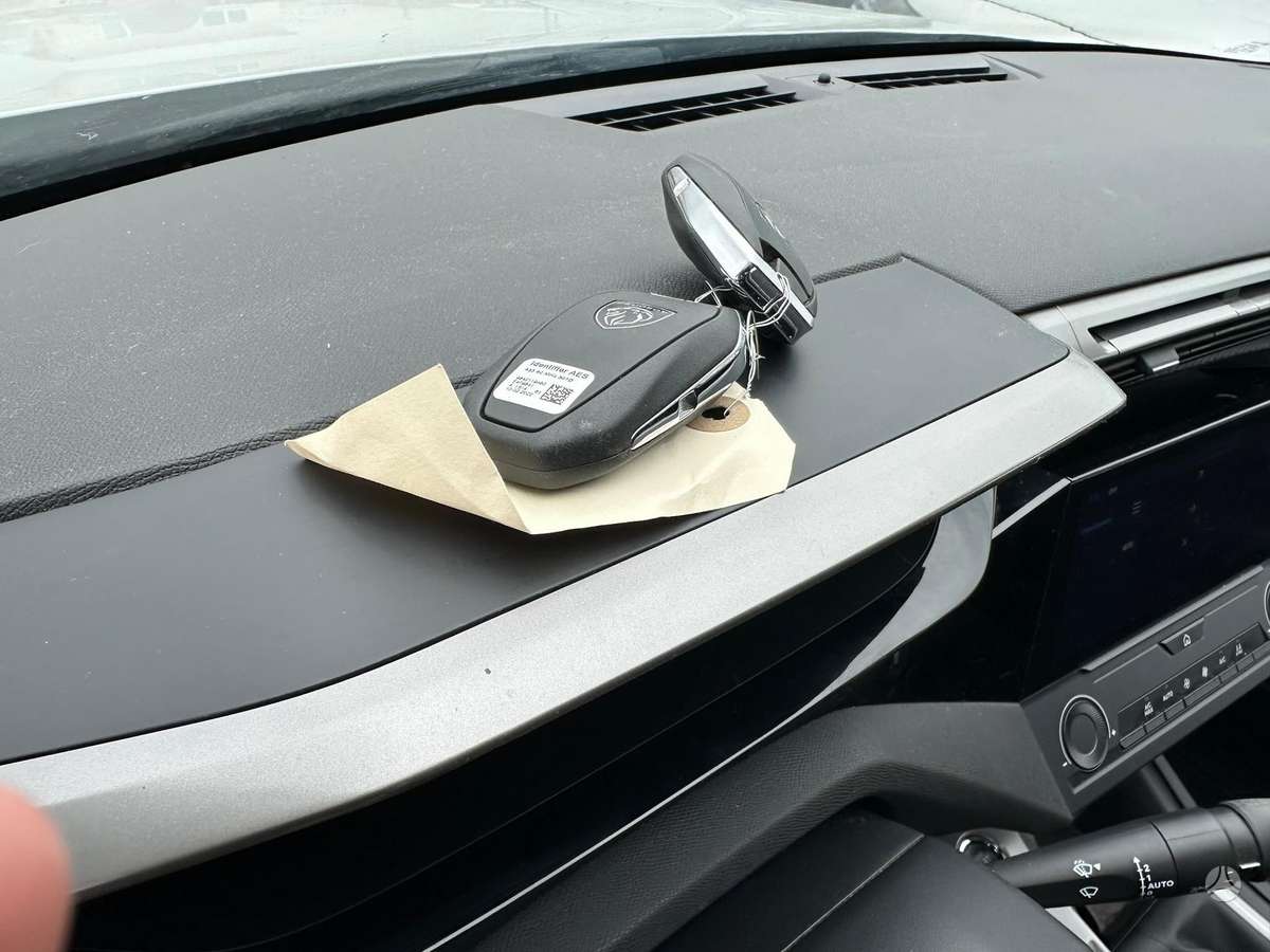 Peugeot 308, 1.2 l., hatchback