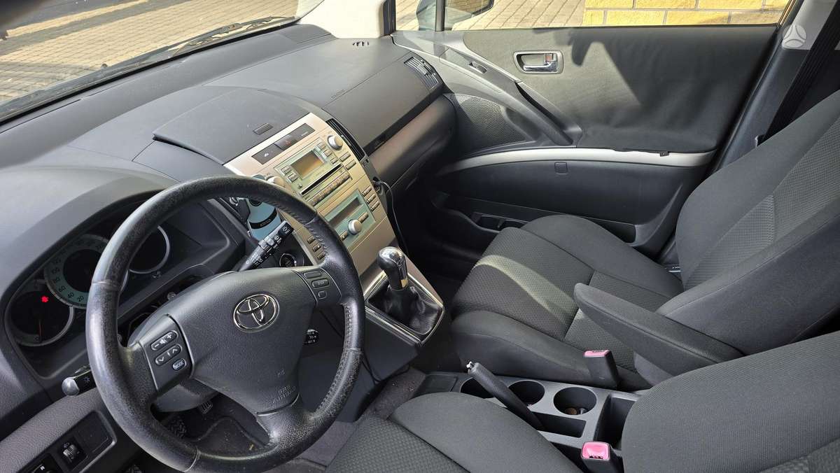 Toyota Corolla Verso - 4