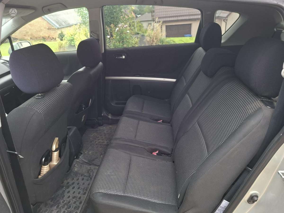 Toyota Corolla Verso - 6