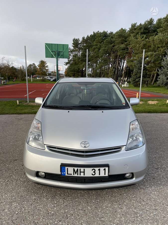 Toyota Prius - 4