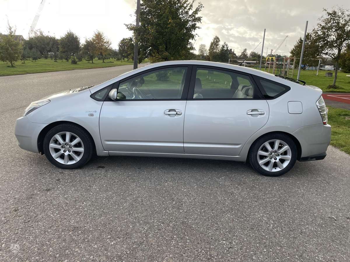 Toyota Prius - 5