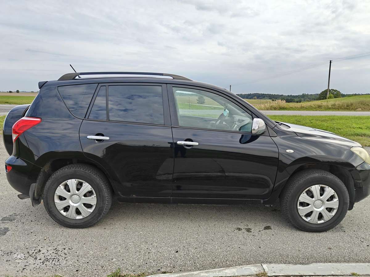 Toyota RAV4 - 8