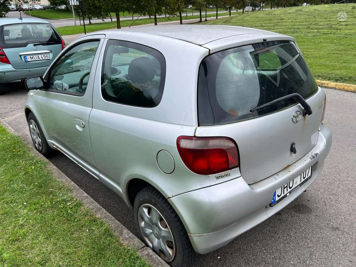 Toyota Yaris - 4