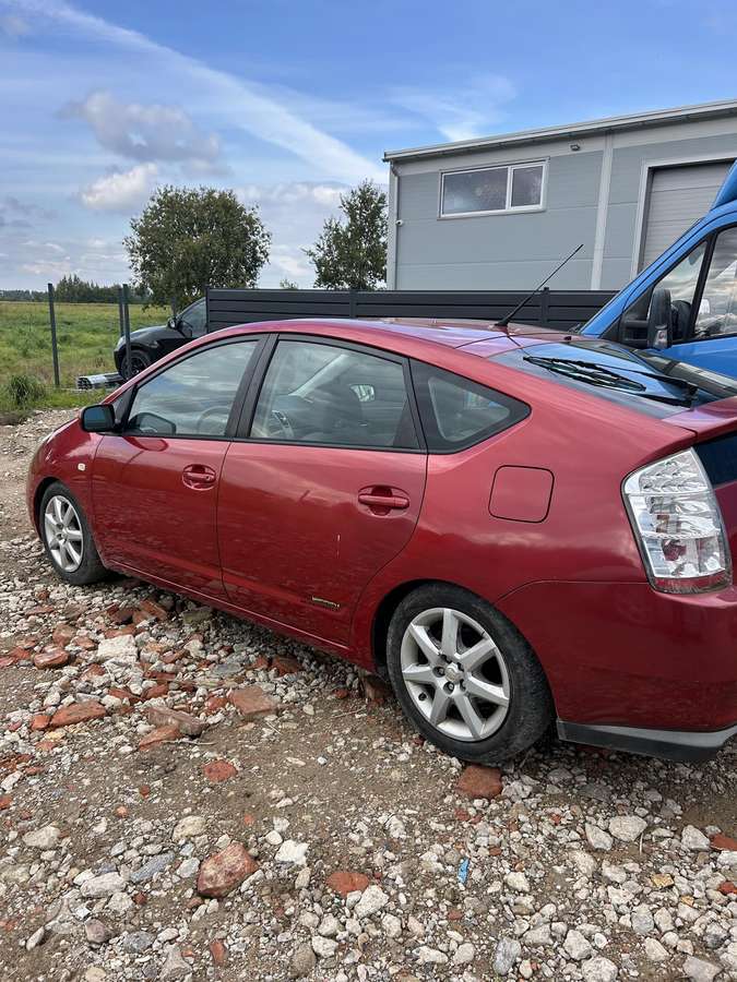Toyota Prius - 5