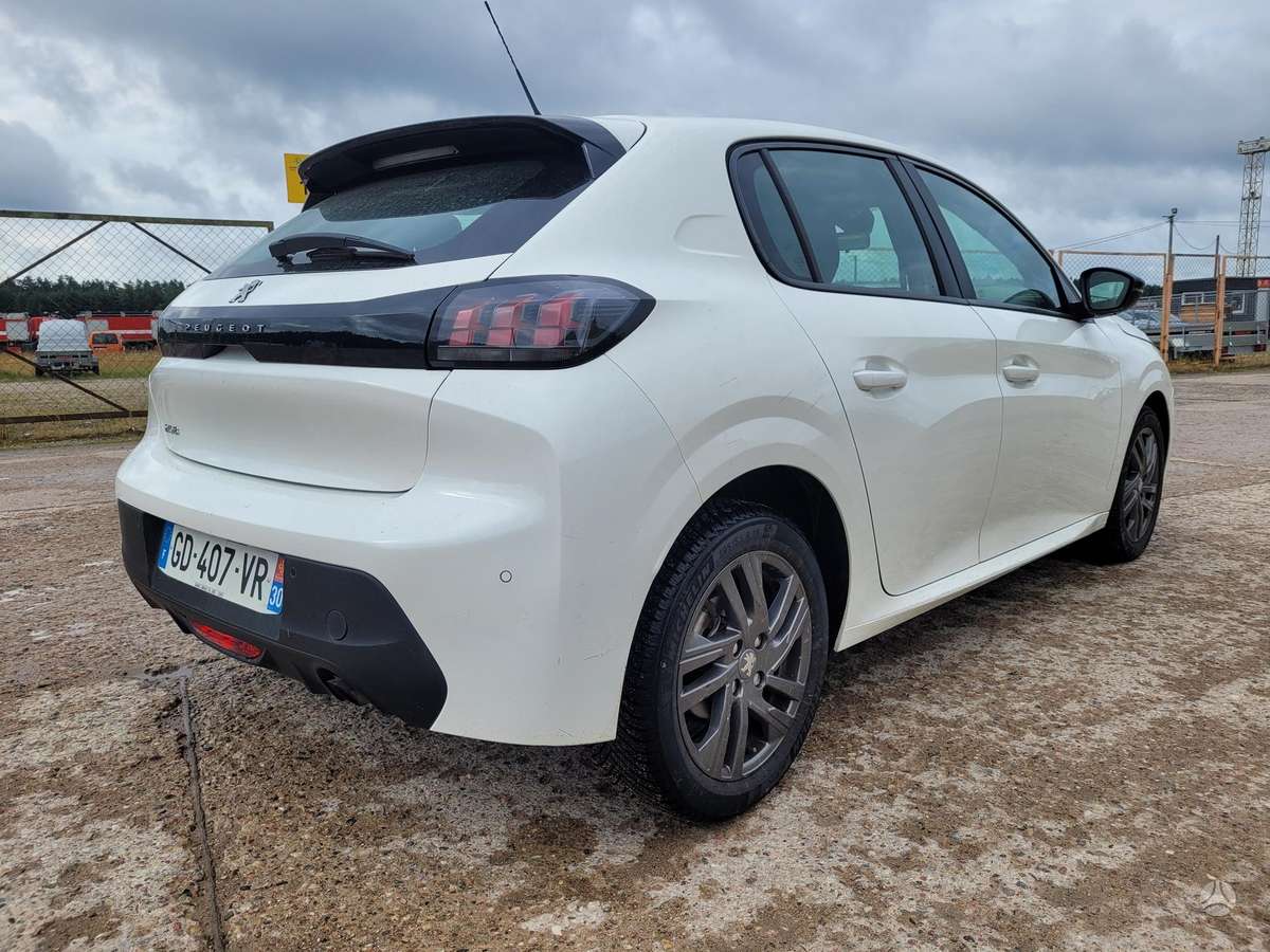 Peugeot 208 - 8
