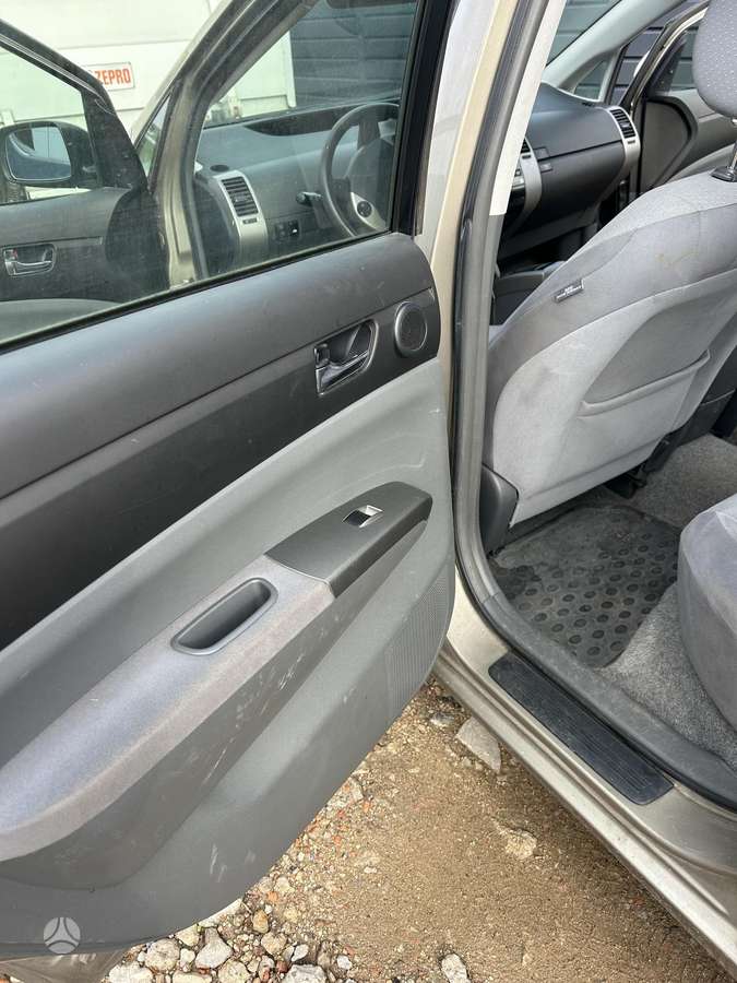 Toyota Prius - 2