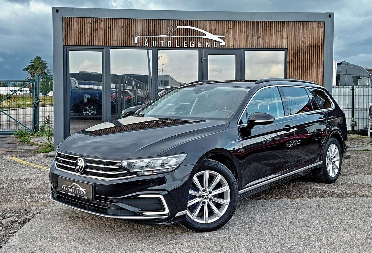 Volkswagen Passat - 1