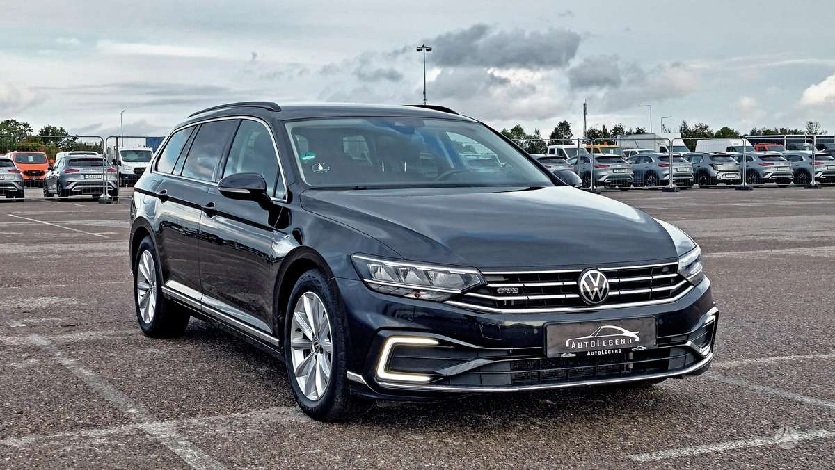 Volkswagen Passat - 2