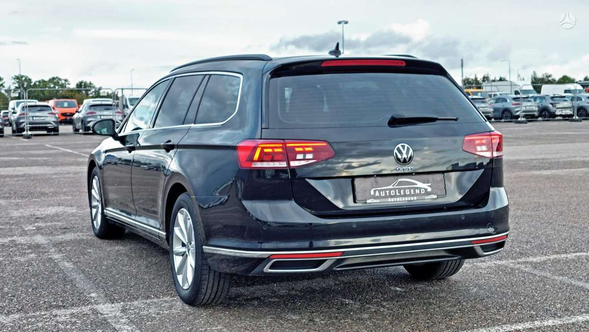 Volkswagen Passat - 4