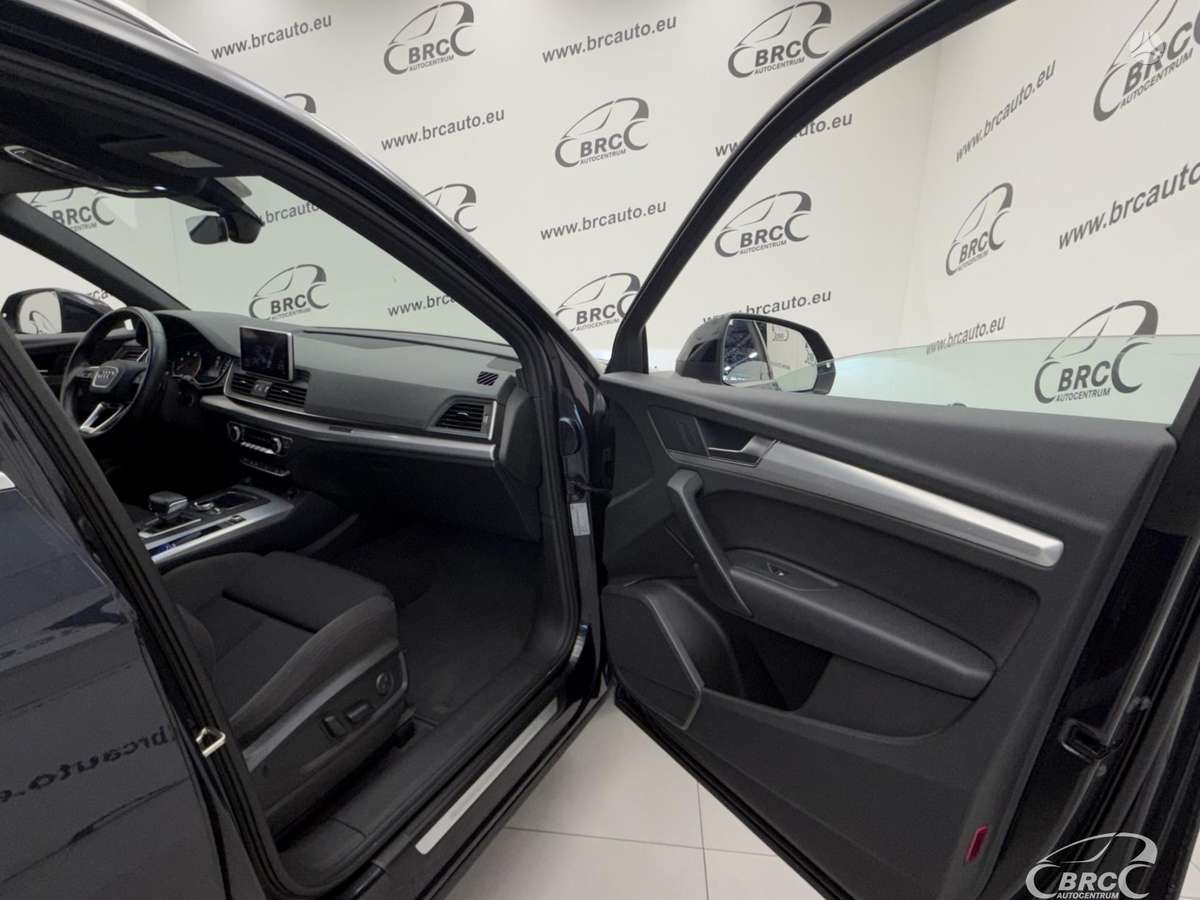 Audi Q5, 2.0 l., off-road / crossover