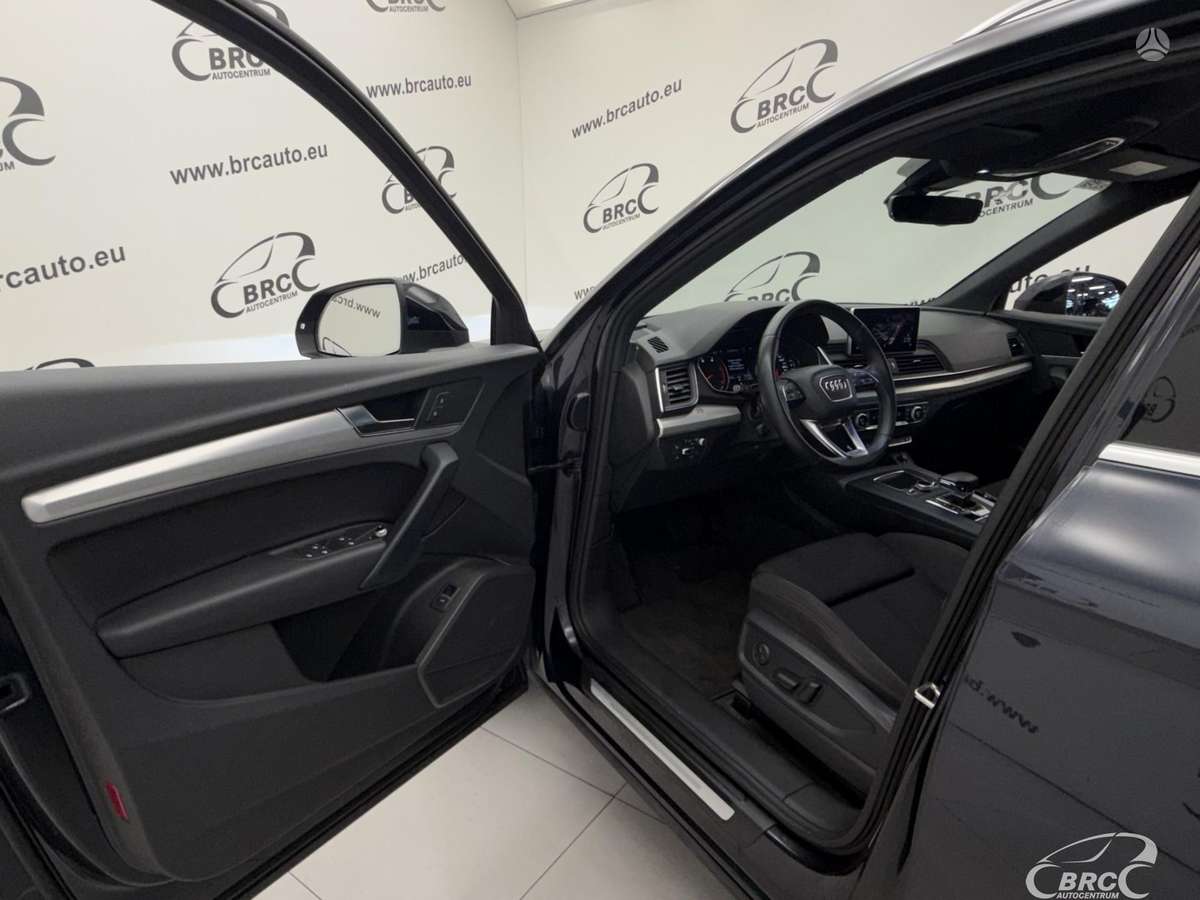 Audi Q5, 2.0 l., off-road / crossover