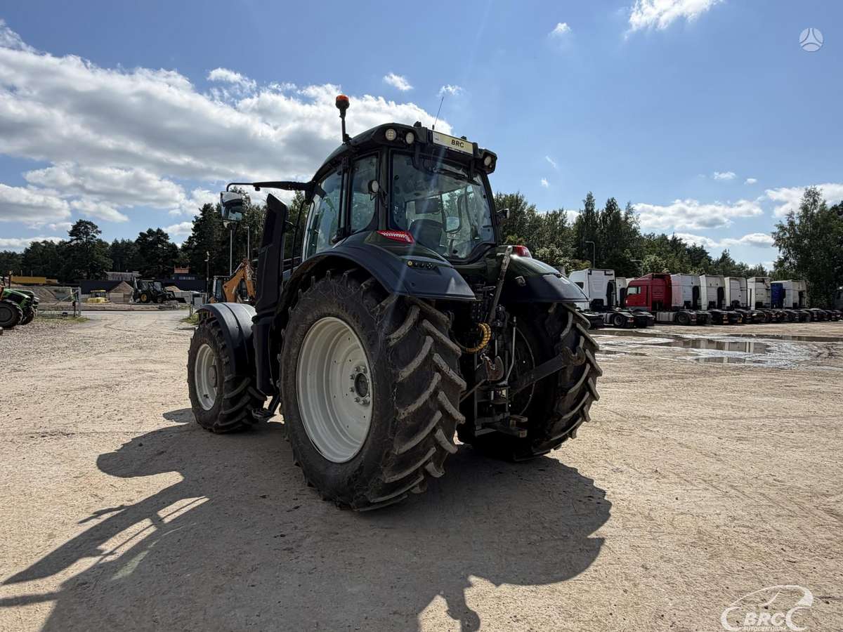 Valtra T235, tractors