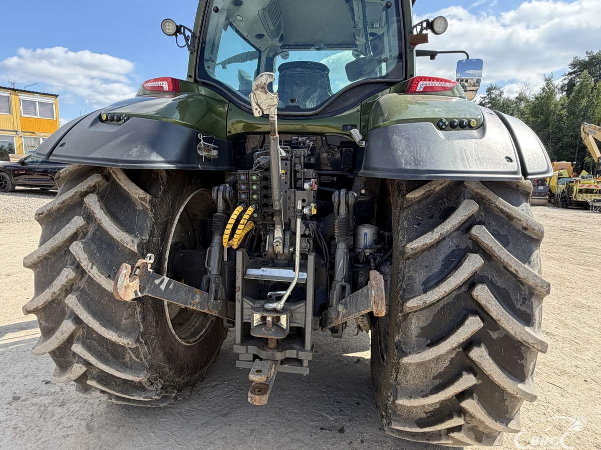 Valtra T235, traktori