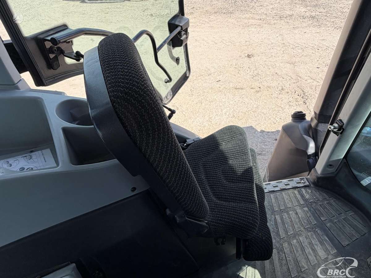 Valtra T235, traktori