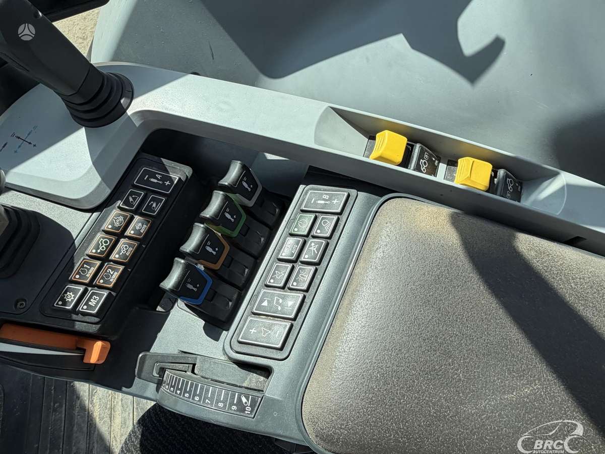 Valtra T235, traktori