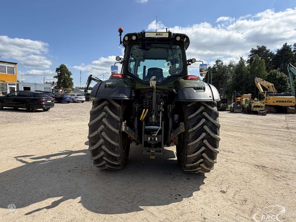 Valtra T235, tractors