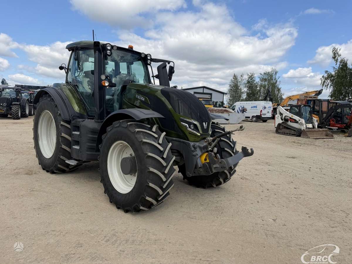 Valtra T235, traktoriai