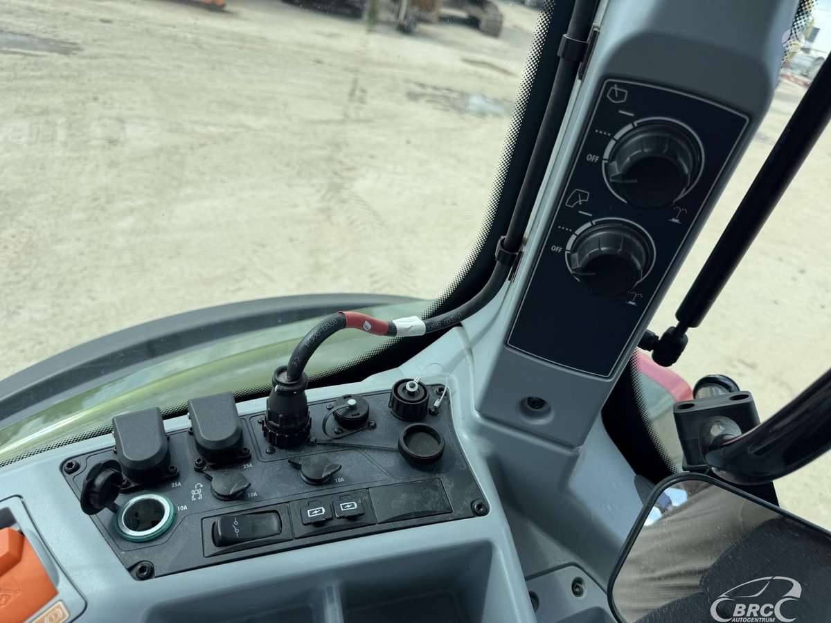 Valtra T235, traktoriai