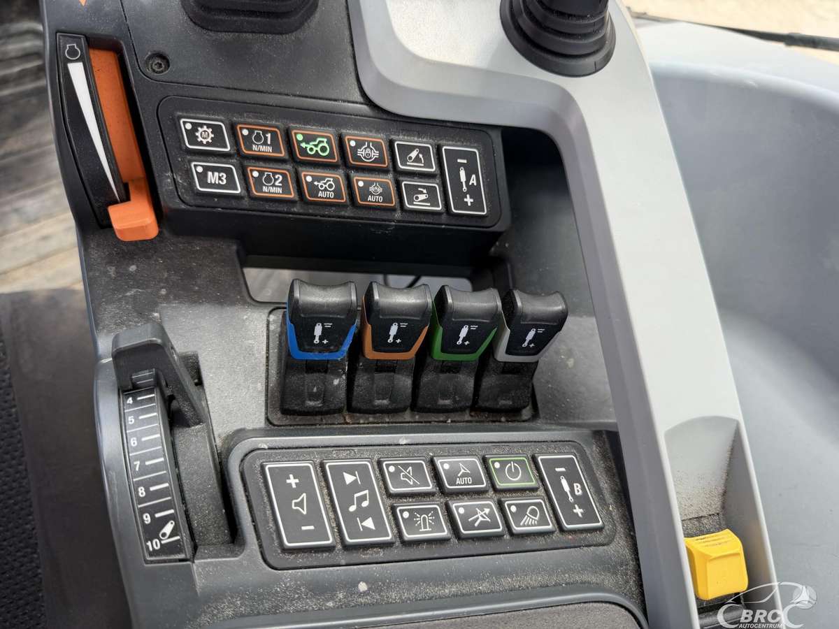Valtra T235, traktoriai
