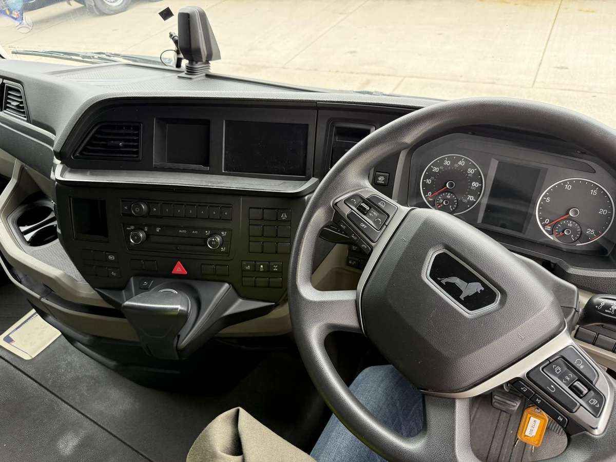 MAN TGX 26.470, single sleeper