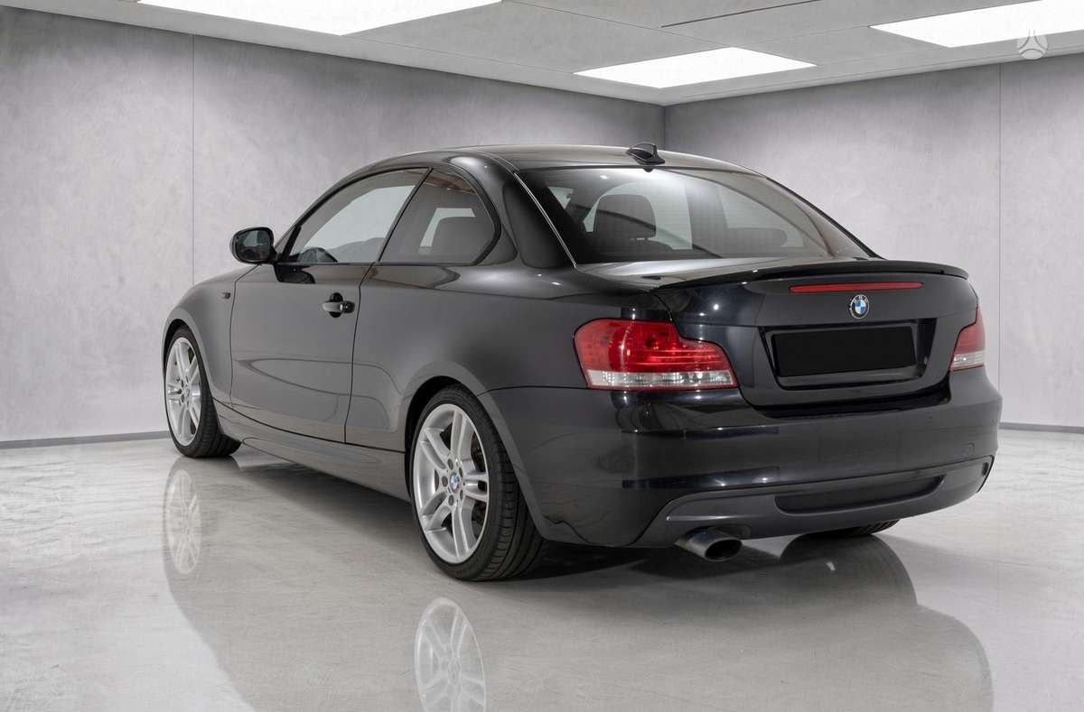 BMW 118, 2.0 l., Седан