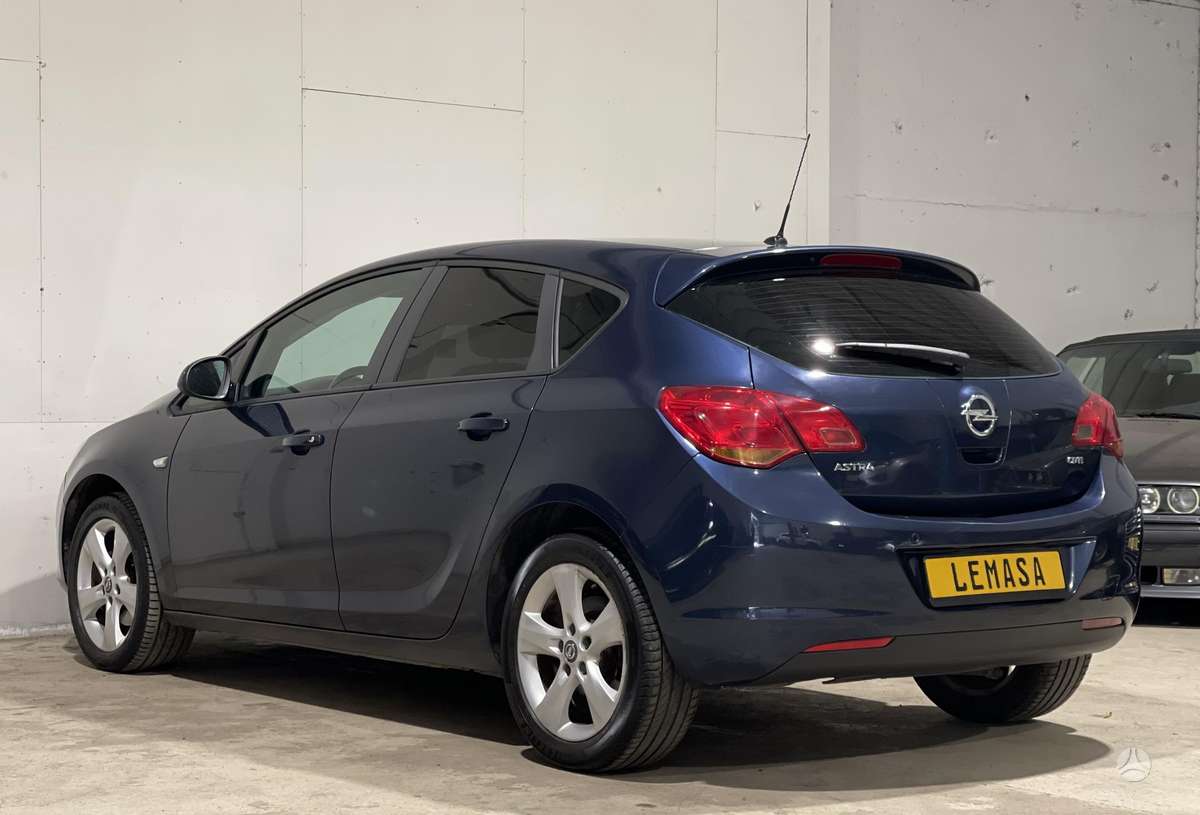 Opel Astra, 1.7 l., hatchback