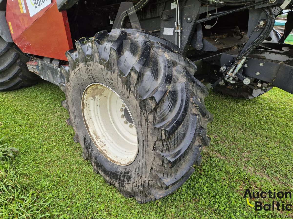 Rostselmash RSM-161, combine harvesters