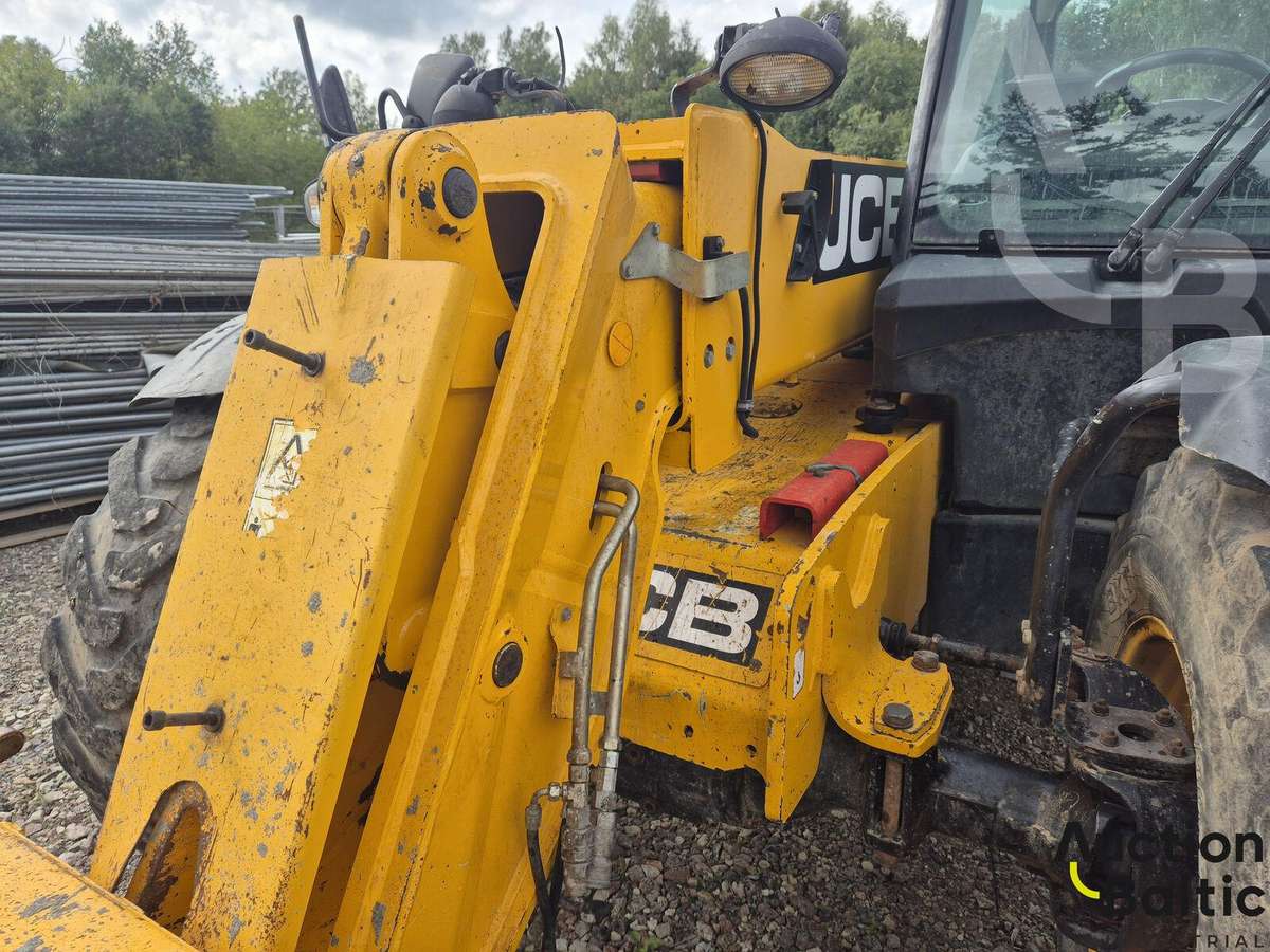 JCB 541-70, вилочные погрузчики