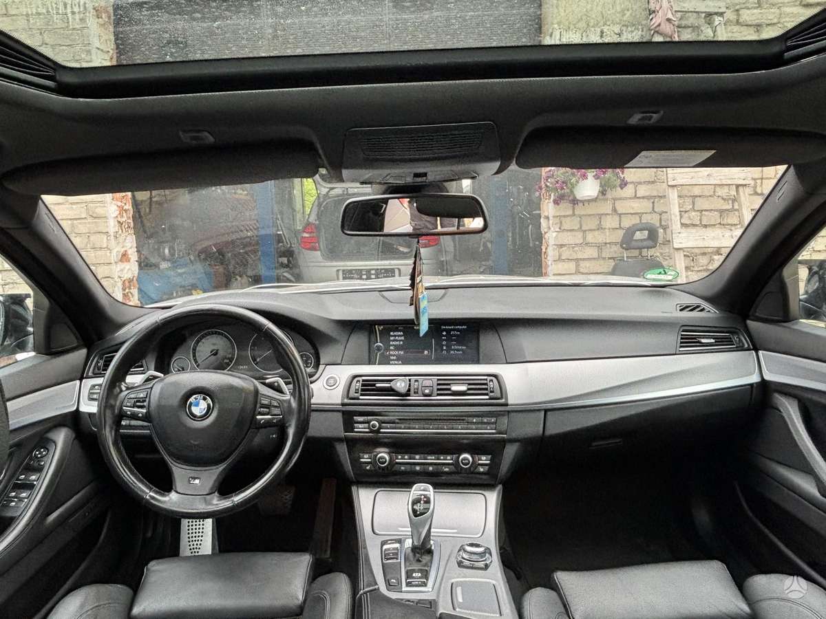 BMW 535, universalas