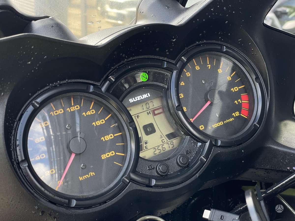 Suzuki DL (V-Strom) 650cc, enduro / adventure