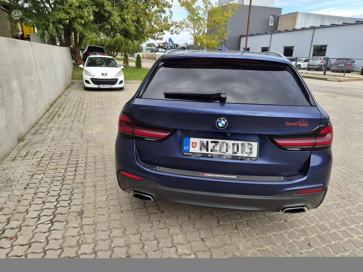 BMW 520, universalas
