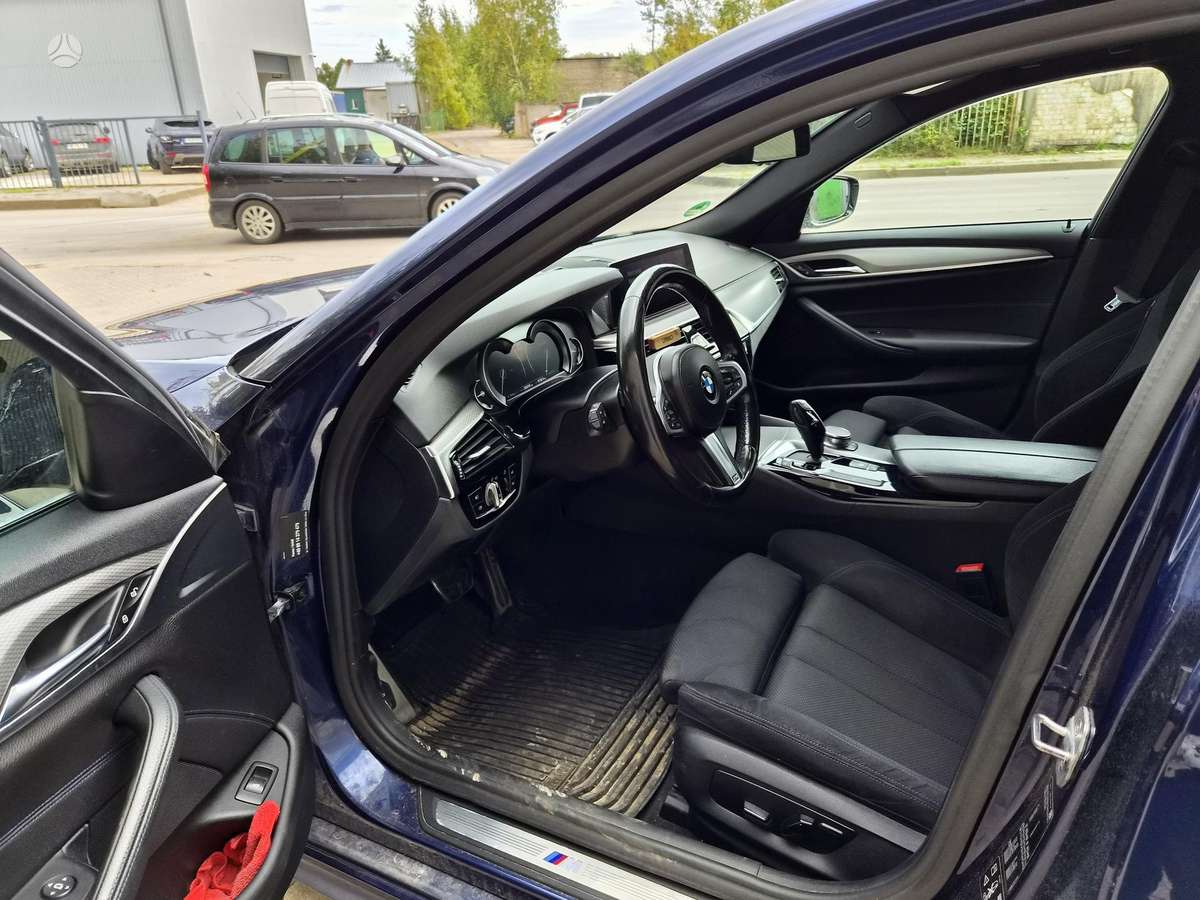 BMW 520, universalas
