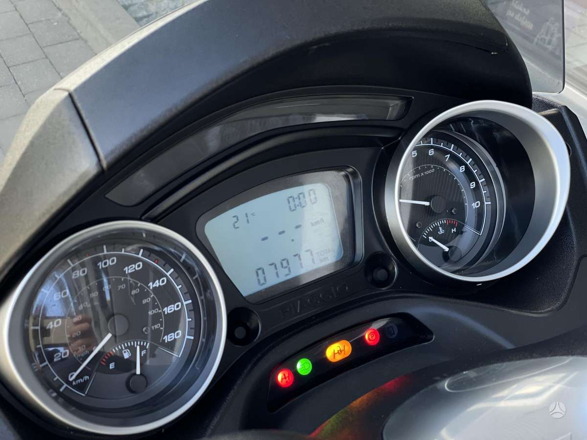 Piaggio MP3 300cc, trikes