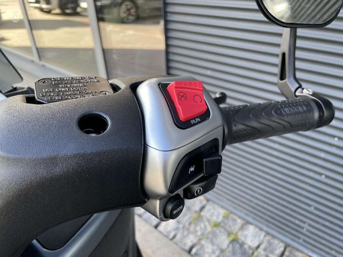 Piaggio MP3 300cc, triračiai