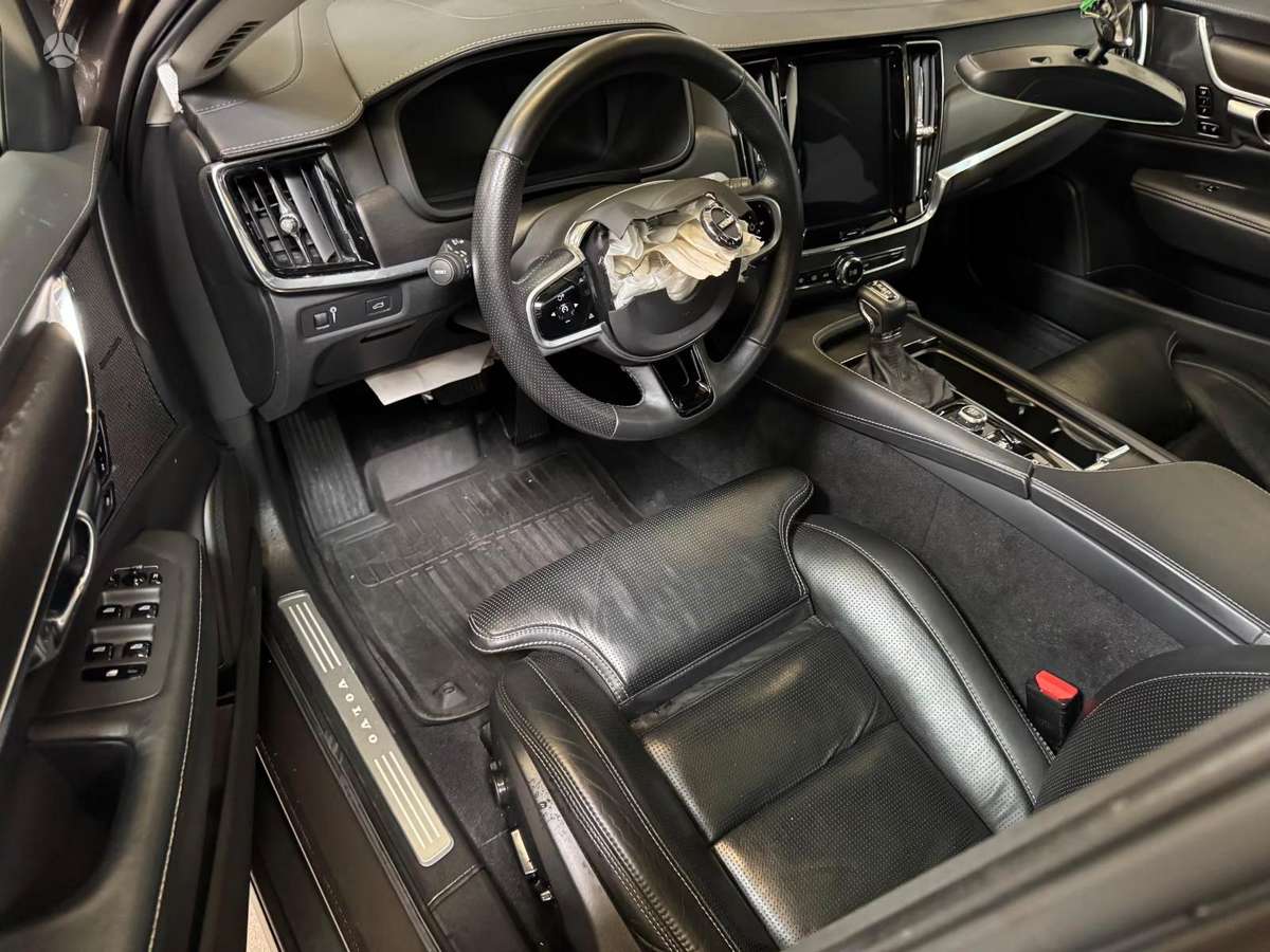 Volvo V90 Cross Country - 11